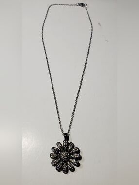Delicate Black Floral Pendant Necklace - Women Jewelry